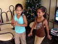 Thais & Sherly bailando como shakira