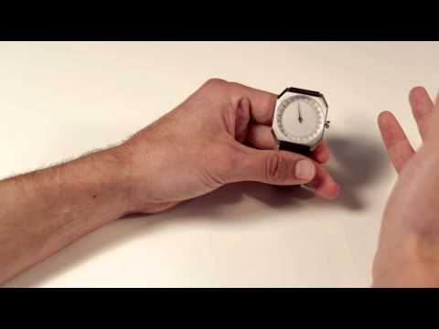 How to set the time on a slow watch
