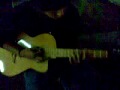 Cristian  tocando en la escuela