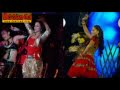 a lot of you dont know about this, because Media was not aware about it. But we @ Desimad take a Panga with SRK to show you some candid snaps of SRK performing @ a wedding with other bolly divas.