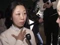dans le gymnase du coll�ge stanislas, make jeune styliste chinoise surdou�e, a pr�sent� une v�ritable performance sur le th�me de la terre ou les mannequins ont pris la pose sur des cubes lumineux comme des statues de pierre. une mise en sc�ne ou chacun a �t� invit� � participer en se promenant au milieu des mod�les. les t�tes sont menues, les volumes exag�r�s. une collection travaill�e pour �tre regard�e de tous les c�t�s comme une oeuvre d'art, la mode ne sert que de pr�texte � mettre en valeur ce travail de volume et de silhouettes �tonnantes et exp�rimentales. alors attention retenez bien le nom de cette nouvelle ligne appel�e wu yong qui signifie inutile. 

musique: erik satie
album: les pi�ces pour piano seul - jean-yves thibaudet
titre: ogive 4
r�f: decca