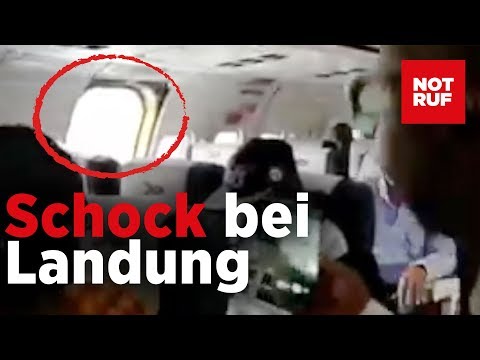 Whrend der Landung  Notausstieg kracht ins Flugzeug-I ...