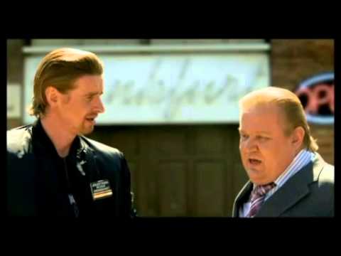 Sivupersoona, ongelmia baarissa - YouTube