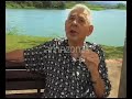 VISITE http://emigrantescanarios.comUn cortito de Manuel Mora Morales.Don Porfirio Toledo murió el 22.05.08. Sabíamos que estaba cerca del final, pero su fallecimiento nos llenó de tristeza a quienes le conocíamos. Fue un gran hombre con un gran corazón. Descanse en paz.________________________________________________Don Porfirio Toledo Toledo es el Padre de la canariedad puertorriqueña. Y lo es porque nadie como él ha realizado tantos esfuerzos y tan desinteresados para hermanar a boricuas y canarios.Don Porfirio organiza viajes, pone en contacto familias que no se han escrito desde hace un siglo, regala libros a los ayuntamientos canarios, estudia la genealogía de quienes le acompañan desde la isla caribeña y les infunde amor por estas peñas atlánticas del archipiélago canario.La última vez que estuve con este personaje entrañable fue en la mañana del día de Reyes de 2008, conversando relajadamente en el caney de la Puntilla, en la desembocadura del río Gran Arecibo. Me contó muchas cosas y, entre ellas, una historia conmovedora sobre el generoso concepto que su padre tenía de la amistad. Espero que les guste.Sobre Puerto Rico, hay en esta misma página youtubera de Amazonas Films otros cortitos de diversa índole.http://es.youtube.com/user/AmazonasFilms