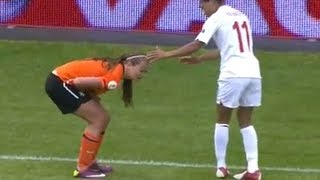 Female nut shot (kick in da fanny) Female nut shot (kick in da fanny)