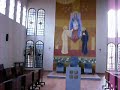 Interno da Igreja da Abadia Cisterciense - Mosteiro dos monges de SJRPardo - SP. Ve-se o coro monástico, o ícone com São Bento e São Bernardo, o altar, o ambão, a cruz processional, a presidência, os vitrais, o teto, o átrio da capela. No subsolo está a cripta