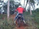 Tombo na trilha de moto em Varginha (Espraiado) Tombo na trilha de moto em Varginha (Espraiado)