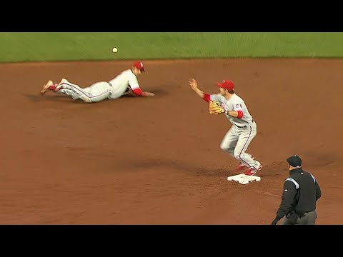 Video: PHI@SF: Castro, Utley turn a great double play