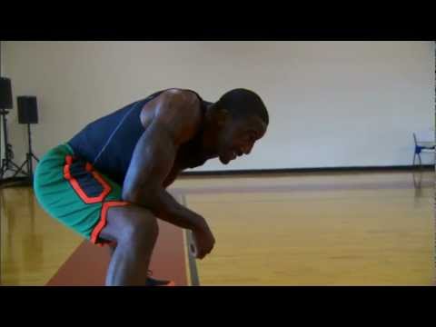 stoudemire - Amar'e Stoudemire works on his post moves with the living legend Hakeem