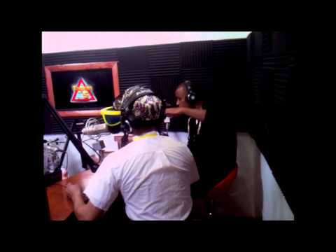 Judiny @ Radio Show De Don Omar (2012) -