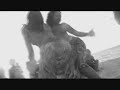 chanson malgo-r�unionnaise, m�lange bien r�ussi gr�ce � 2 grands artistes! dommage que ce genre de musique n'arrive pas jusqu'en france...