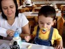 Heitor comendo batata e falando as primeiras palavras Heitor comendo batata e falando as primeiras palavras