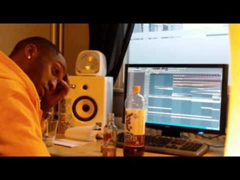 Stiekz - http://www.speedyshare.com/files/26332156/STIEKZ-O-MATIC_BLANS_-_Magic_Drink_Cassis_Redlabel.mp3.