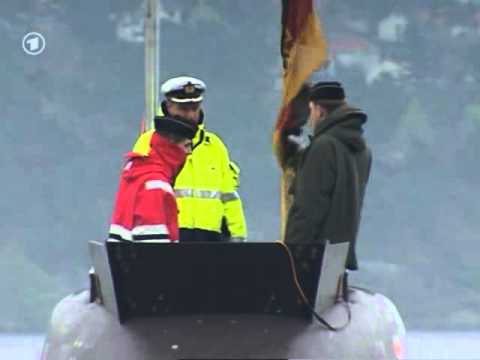 212 - U 31 - das ist das erste U-Boot einer völlig neuen, revolutionären Baureihe - 1.500 Tonnen groß, bemannt mit 27 Seeleuten. Nun macht es einen Tauchtest in de...
