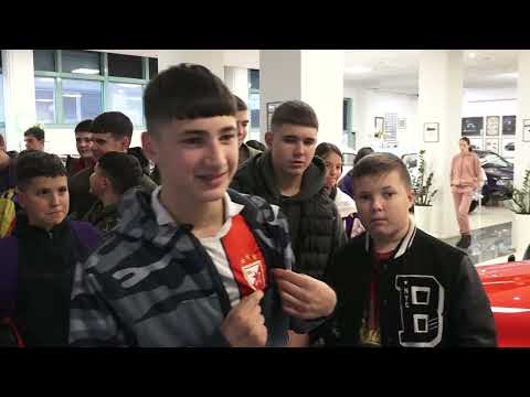 ВЛАСНИK KОМПАНИЈЕ АУТОЧАЧАK МИЛЕНKО KОСТИЋ ОДВЕО ДЕЦУ ИЗ КАТРГЕ НА УТАКМИЦУ ЦРВЕНЕ ЗВЕЗДЕ И ВОЈВОДИНЕ