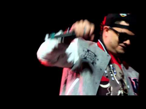 Jowell Y Randy ft Jenny La Sexy Voz  -  Perr&eacute;ame Live (Calibash 2012)