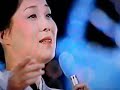 *鳳仙花*作詞:吉岡治作曲:市川昭介やっぱり器用に　生きられないね似たような二人と　笑ってた鳳仙花　鳳仙花はじけてとんだ　花だけど咲かせてほしいの　あなたの胸でふいても消せない　ネオンの匂いやさしいあなたが　こわいのよ鳳仙花　鳳仙花日陰が似合う　花だけどつくしてみたいの　あなたのそばでおおきな夢など　なくてもいいのしあわせ短い　一年草鳳仙花　鳳仙花いのちのかぎり　街の隅わたしも咲きたい　あなたと二人