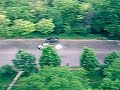 Rayo globular siguiendo a un automóvil