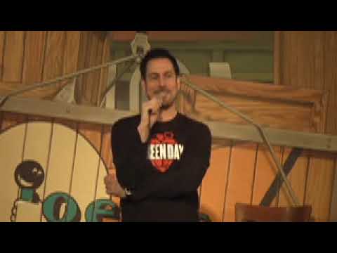 The whole crowd tries Heckling Joe Matarese! A huge mistake!