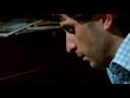 juan pardo interpretando una de sus canciones m�s famosas en la pel�cula a 45 revoluciones por minuto
