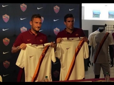 Totti and Strootman revealing new NIKE away kits Totti and Strootman revealing new NIKE away kits