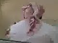 حسبي الله عليه من مدرس .. ويين الرحمه من قلبه .. الله ينتقم منه ويعل ايده الشل .. والمقطع لطلاب من مدرسة البريرات في رأس الخيمه
