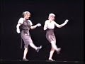 il y a un �v�nement au tennessee club : sous l'impulsion de thelma (nostalgique de fred astaire et de ginger roger), d'ex claquettistes de renom viennent se produire sur la sc�ne... les deux vedettes ont un peu vieilli mais elles se r�jouissent de rechausser leurs claquettes...
