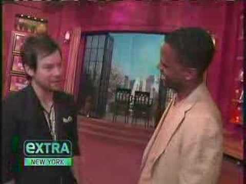 Extra - David Cook dating Kimberly Caldwell? screen 1