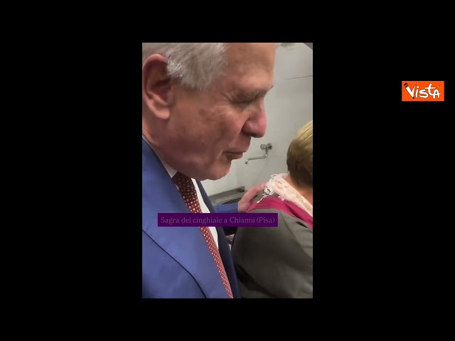 Giani tra le cuoche della Sagra del Cinghiale di Chianni: Questa è l'autenticità della Toscana