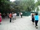 Kineserne danser i parken.... Kineserne danser i parken....