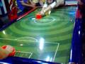 videos de hannah and ellen playing air hockey