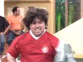 Cabrito Tevez disfarçado de Turista Inglês depois se orefece pra varios clubes brasileiros tirando uma a uma as camisetas..kkkkkkkkkk comedia..traduzindo... me ferrei boludo.. kkk