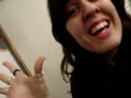 Mery y su camara testigo en el baño de mujeres