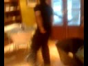gordito bailando en el trabajo