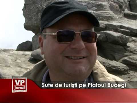 Sute de turişti pe Platoul Bucegi