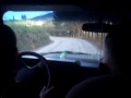a mãe aprendendo a dirigir.