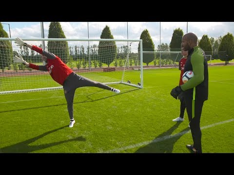 Petr Cech | Goalkeeping Masterclass 👐