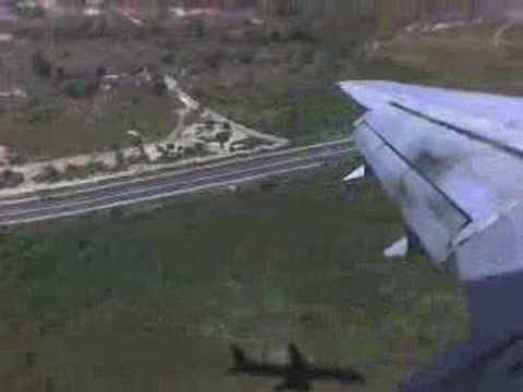 Toncontin Landing, Tegucigalpa, HN ...