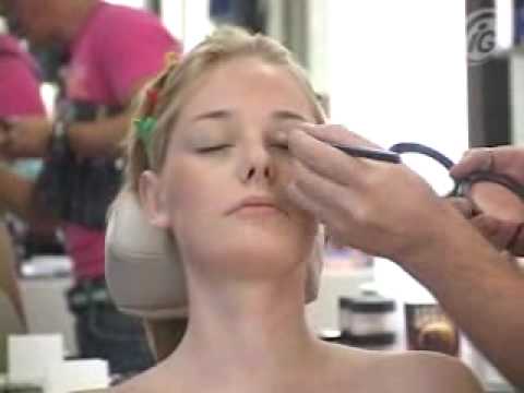Cílios postiços para um olhar divino! Imagem de Amostra do You Tube