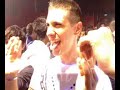 ragazzi ballano all' NRG
