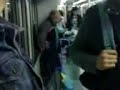 Pazzo sulla metropolitana di Napoli