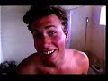 tomppa pesee naamansa joka p�iv�.
samoin mika.
tompan saippua tuoksuu.
mikan poistaa liian rasvan.
tompan saippuassa on nasta v�ri.
mikan puhdistaa syv�lt�.
tompan saippualla on... heh... hassu nimi.
mika k�ytt�� clearasil-pesua.
tompalla on finniongelmia...!
mikalla ei - h�n tiet�� miten ongelmista p��see eroon.
tomppa tiet�� vain kuinka niit� piilotellaan...