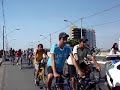 Ciclistas em passeio ciclístico para conscientizar a população da cidade sobre os problemas ambientais.