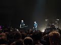 So wie wir sie am liebsten mögen. 10 minuten lang nur gelaber ;) im 2. Teil gehts mit etwas mehr Musik weiter! Bilder unterhttp://picasaweb.google.de/cavemansalbum/DieRzteLiveInDerSaturnArena