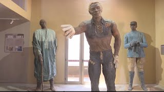 À Dakar, dans le studio-musée de l 'artiste Ousmane Sow