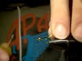 Zo bind je een caddis pupa in een fluor versie.