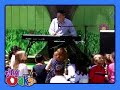 in 2006, tiny oaks was pleased to host a concert of richard m. sherman, one half of the famous disney composing team, the sherman brothers. a pure delight, for every kid and the kid within us all!
for more information on tiny oaks, our dvds, cds and books, please visit our website www.tinyoaks.com