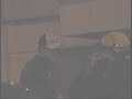 michael youn embrasse sur la bouche un fan qui l'attendait � rtl depuis une heure.
