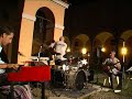 durante una serata della rassegna musicale night&blues 2008 organizzata dal rione santo spirito di ferrara, il grande batterista lele barbieri suona il pozzo!video girato da maurizio patuelli