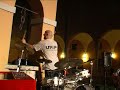 durante una serata della rassegna musicale night&blues 2008 organizzata dal rione santo spirito di ferrara, il grande batterista lele barbieri suona il pozzo!video girato da maurizio patuelli